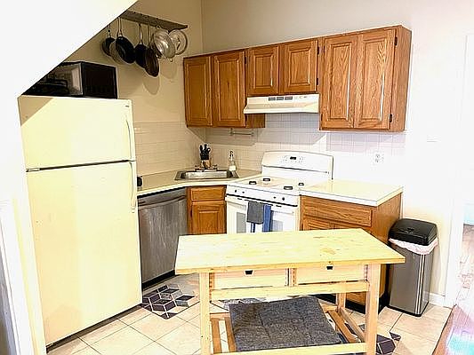 4th image of 676 6th Ave APT 1