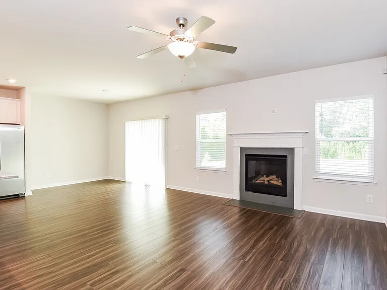 6075 Hickory Creek Ct — Photo 5