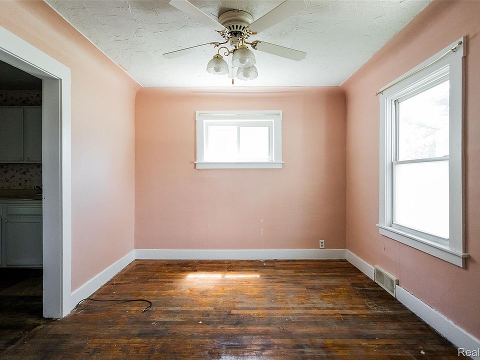 23122 Reynolds Ave, photo 13