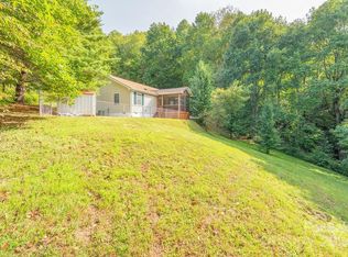 6 Pilgrim Ln, Waynesville, NC 28785