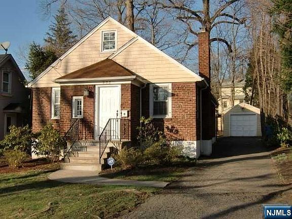 2nd image of 235 Walton St