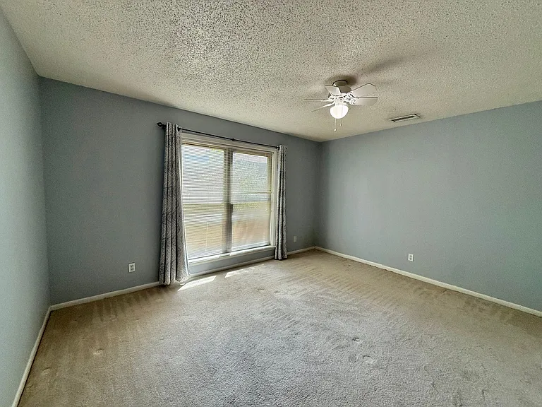 101 Maplewood Dr #26 — Photo 4