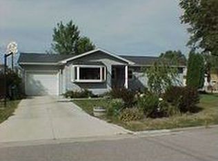 432 Parkhaven Dr, Waterloo, IA 50701