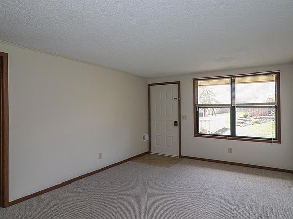 3rd image of 9555 Olde Woods Dr #19