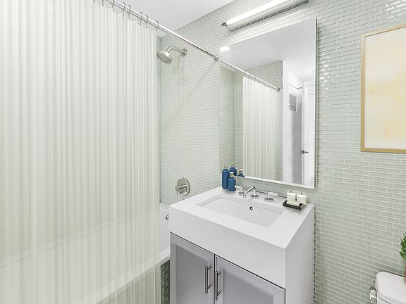4th image of 1113 York Ave APT 35D