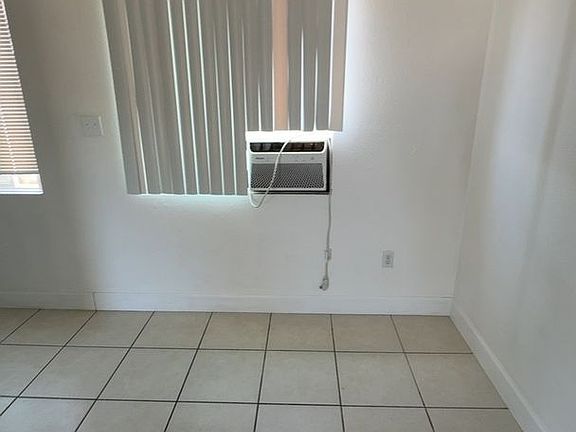 5th image of 311-321 E Elm St #311-7