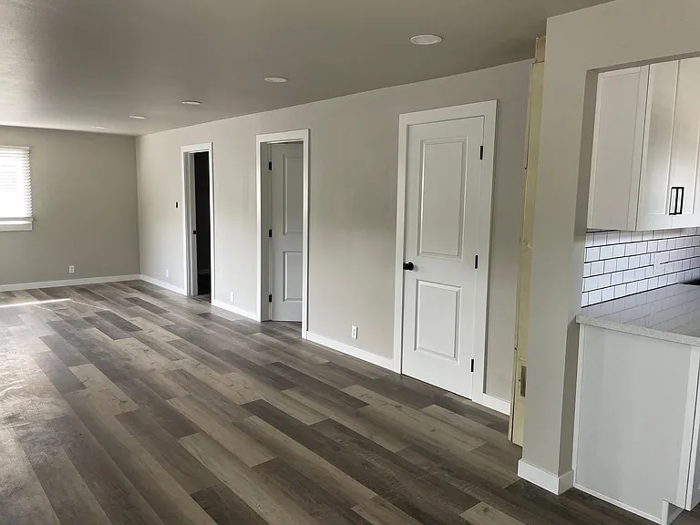 544 S Donovan St #A — Photo 17