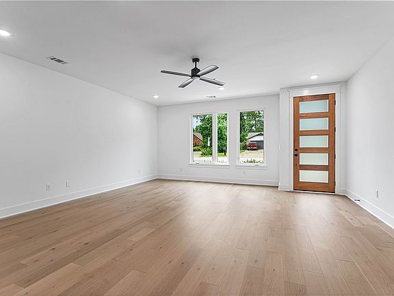 5th image of 4110 W Olive St