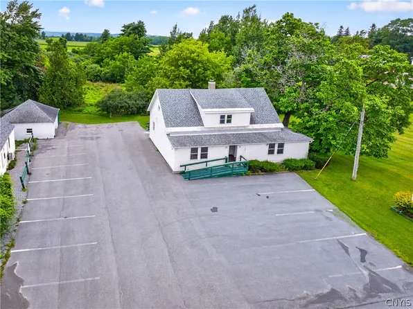 2825 Paris Grn, Sauquoit, NY 13456