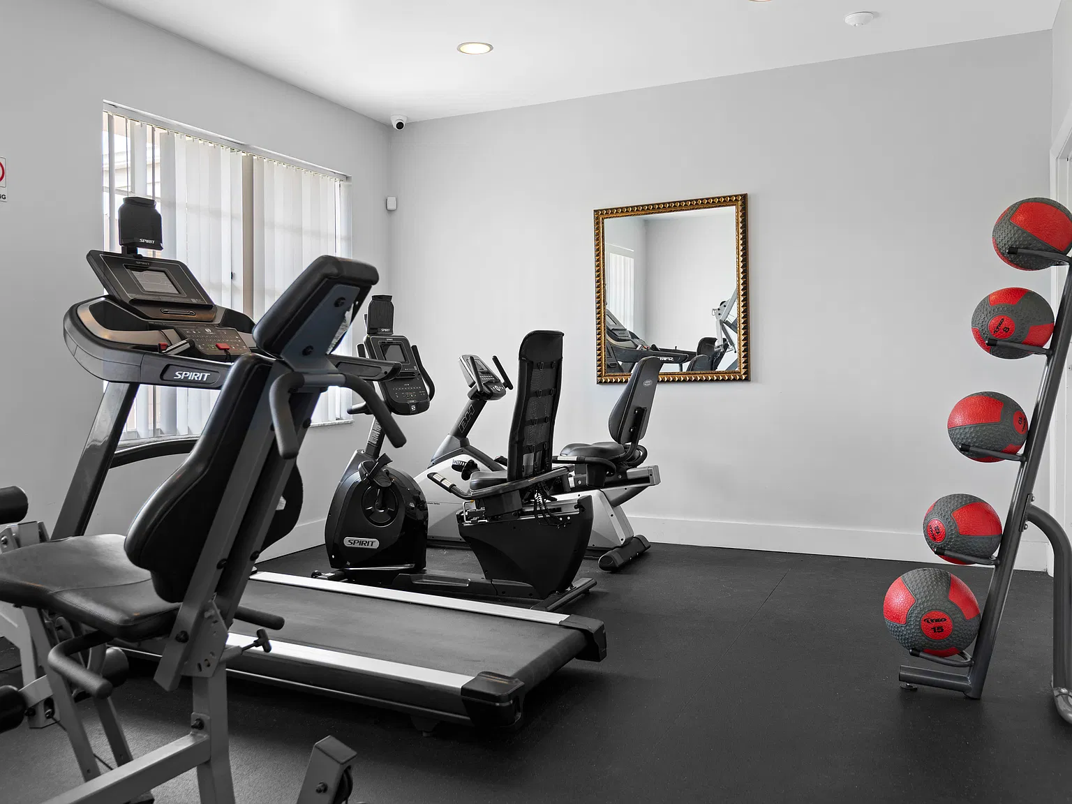 Royal Coast Apartments — Photo 4
