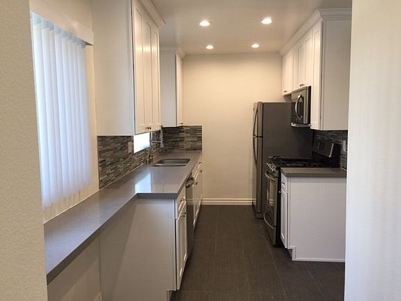 3rd image of 1000 N Orange Grove Ave APT 8