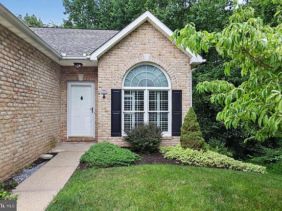 2nd image of 906 Whispering Ridge Ln