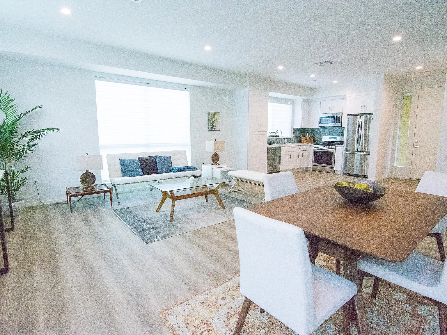 2 bed, 2.5 bath, 1900 sqft, $4,000 — Photo 3