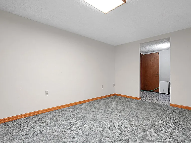 7961 Pinehill Rd — Photo 34