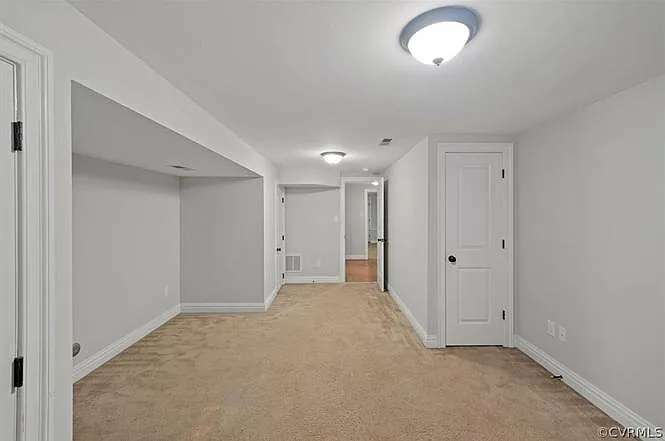 5 bed, 2320 sqft, $725 — Photo 3
