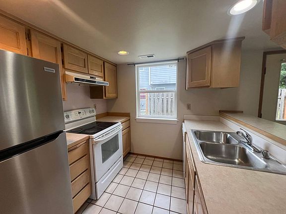 4th image of 2217 Xenia Ln