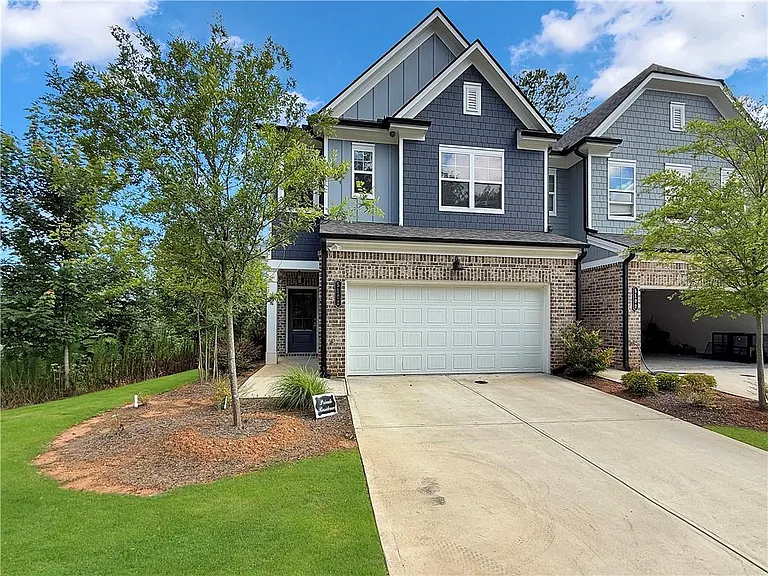 5100 Hillington Way — Photo 2