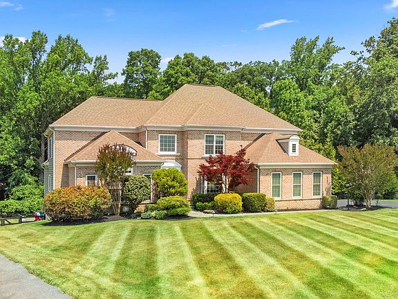 3rd image of 18634 Woodgate Pl
