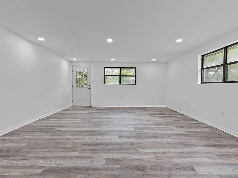 2201 S Pine St #1 — Photo 8