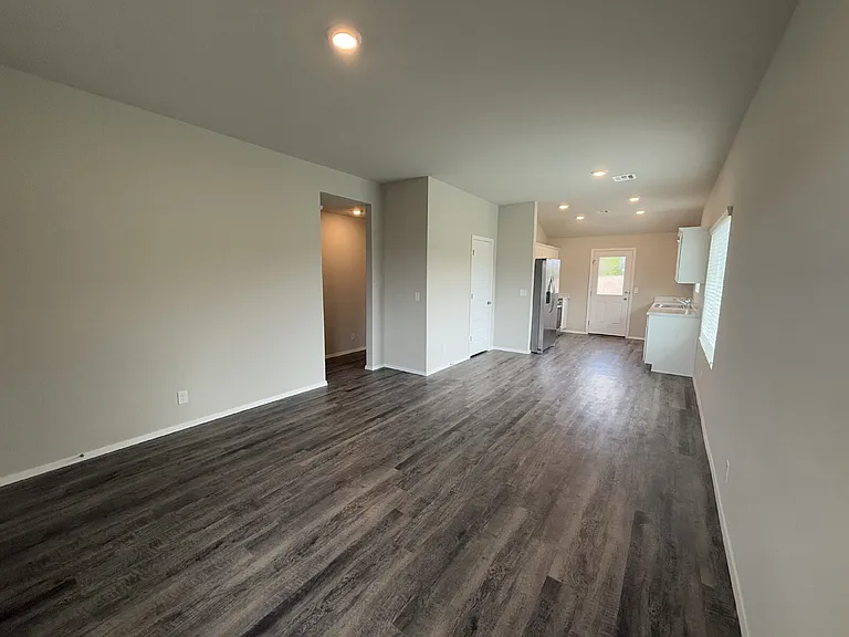 1114 W 8th Pl — Photo 2