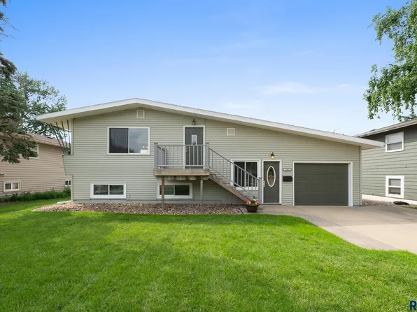 1001 E Pam Rd, Sioux Falls, SD 57105