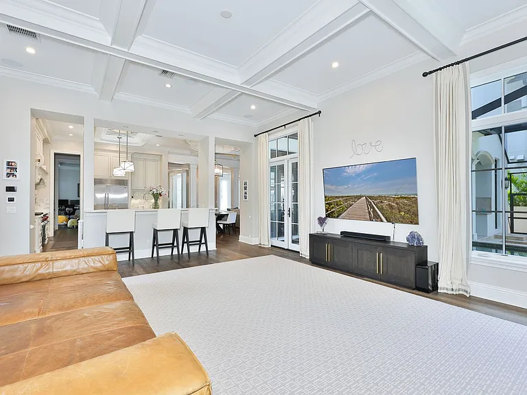 629 Riviera Dr — Photo 14