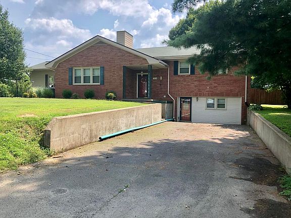 3rd image of 304 W 3rd St