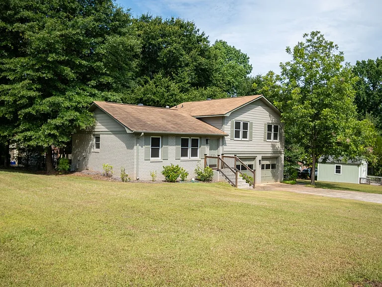 1030 Carriage Hill Rd — Photo 5