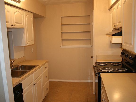 4th image of 2503 Harvard St N
