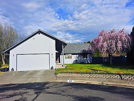 1st image of 474 SE Stanford Pl