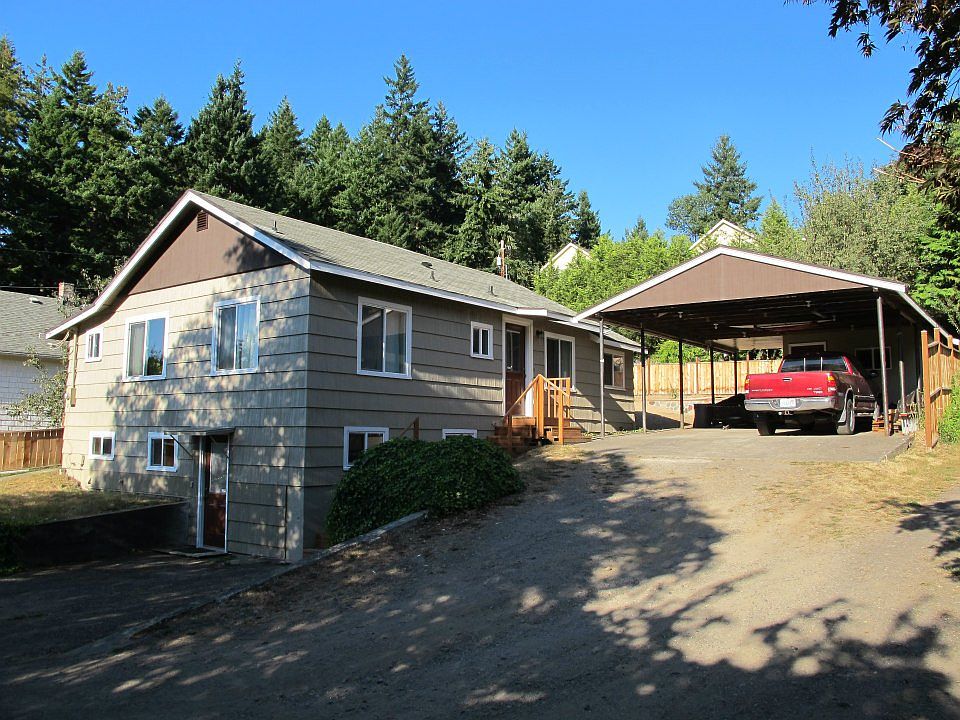 1st image of 3321 1st St