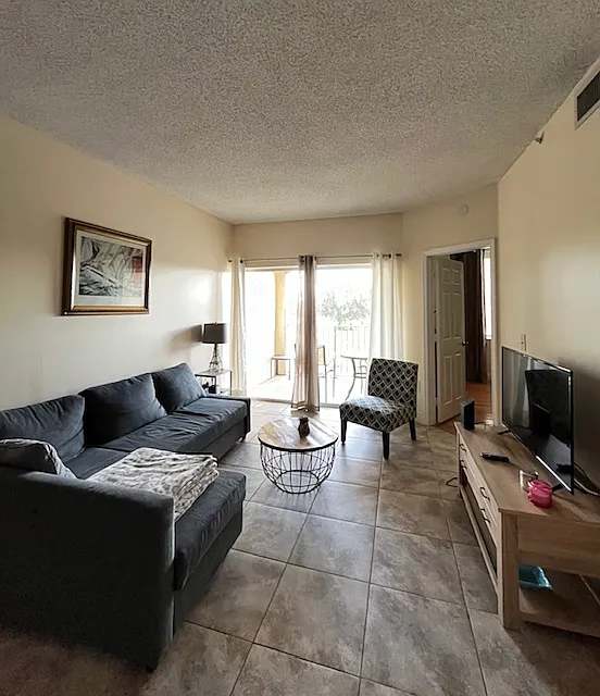 2100 Greenview Shores Blvd — Photo 4