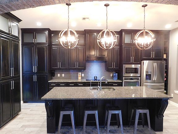 2nd image of 204 Jermyn Rd