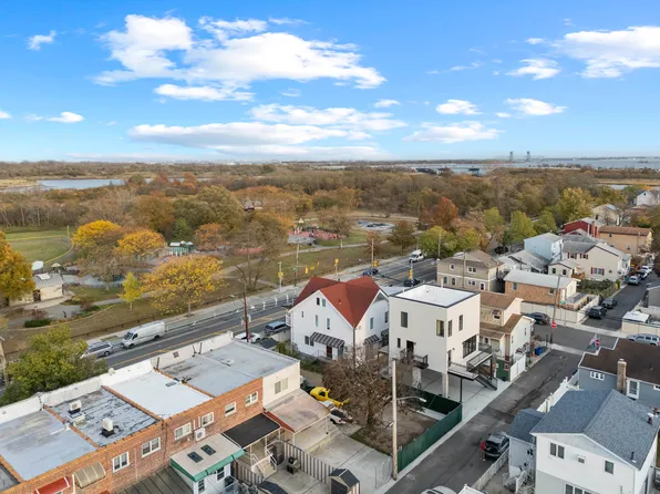 2924 Gerritsen Avenue image 9 of 25
