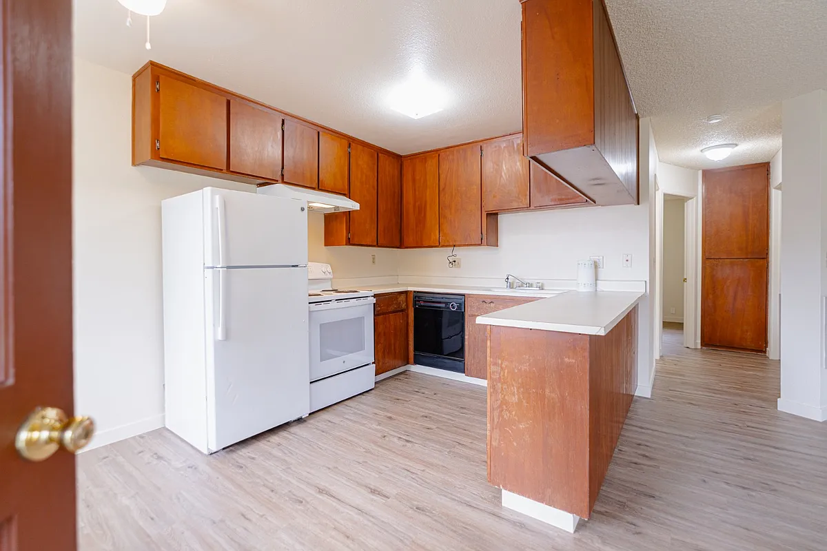 Building Photo - 1220 Fairview Dr #11