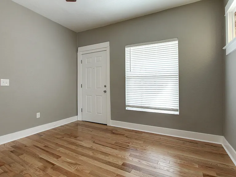 1385 S Logan St — Photo 11