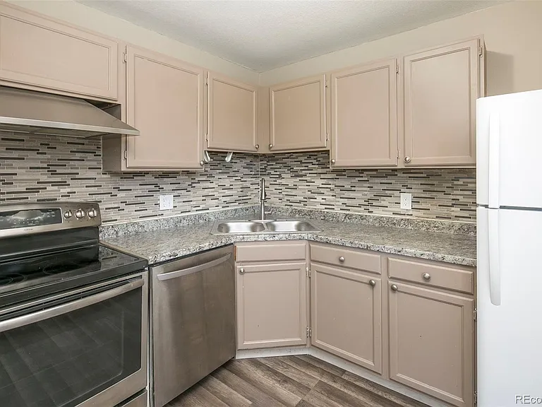 71 S Sable Blvd #B12 — Photo 9