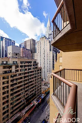 Rented by Mirador Real Estate | media 25