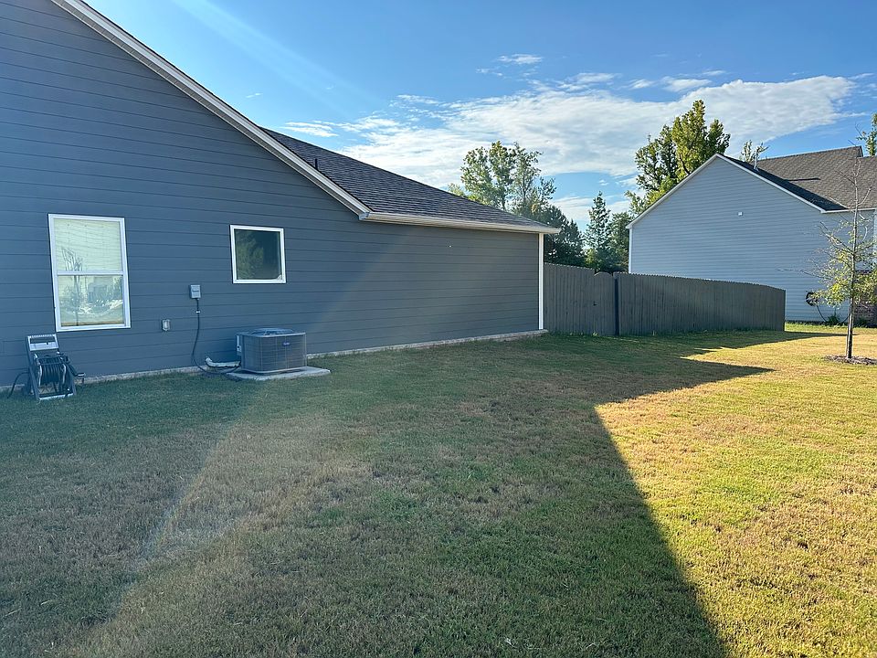 2nd image of 9253 Cotton Fields Cir