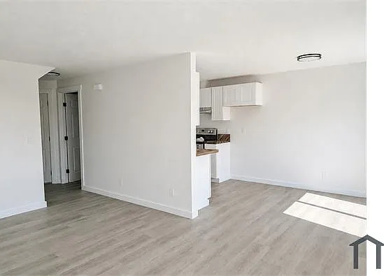 3 bed, 1100 sqft, $2,450 — Photo 3
