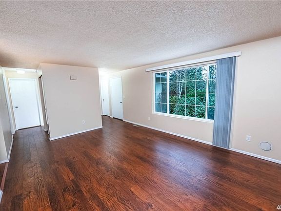 3rd image of 2102 Margaret Pl