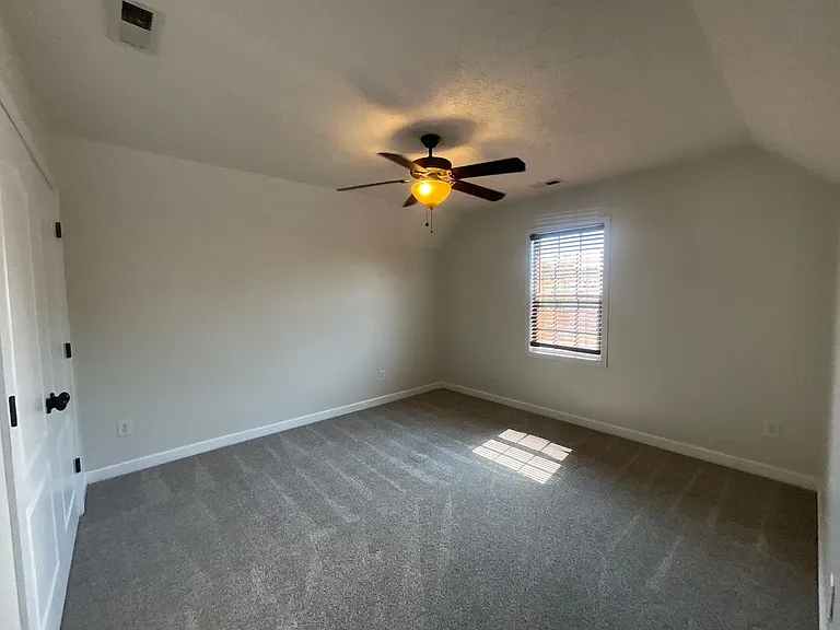 404 Windover Dr — Photo 26