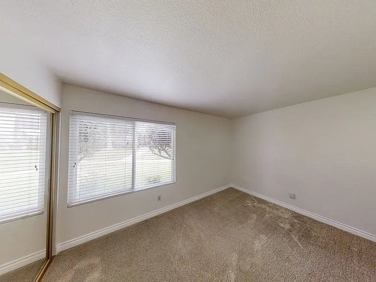860 Ardmore Cir — Photo 8