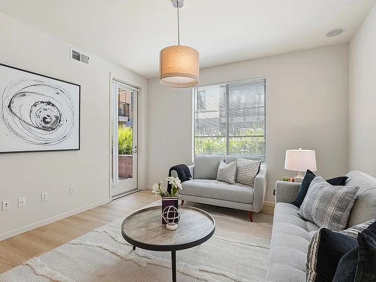 800 N 8th St #103 — Photo 4