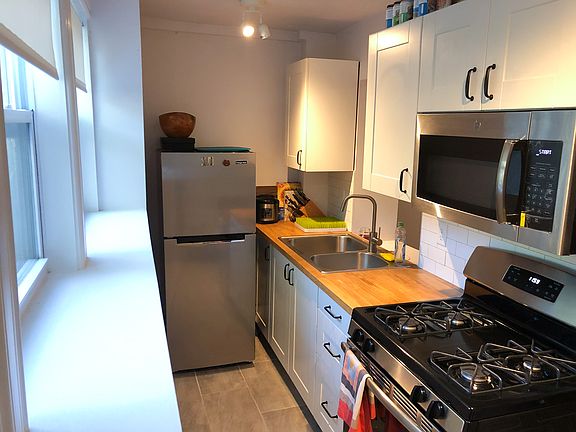 5th image of 35 Edward St #1