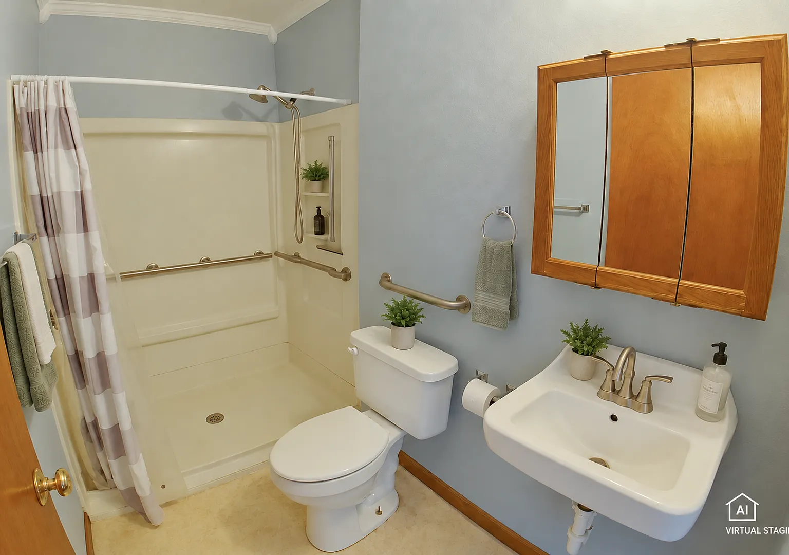 Big Backyard + Pet Friendly + Off-Street Parking + Washer and Dryer Included! Available Now! — Photo 4