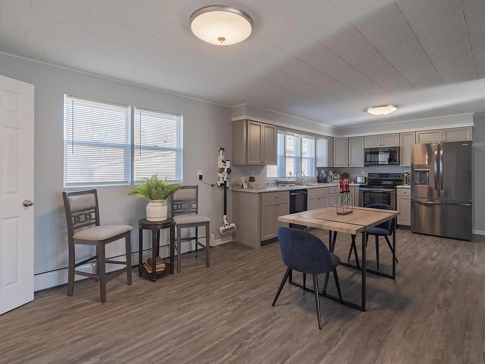 318 W 39th St