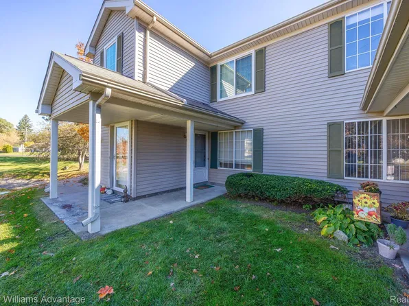 5020 Amhurst Ct #38, Waterford, MI 48327