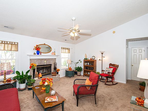 4th image of 6102 Glebe Dr