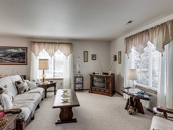 3rd image of 9413 W Claire Ave